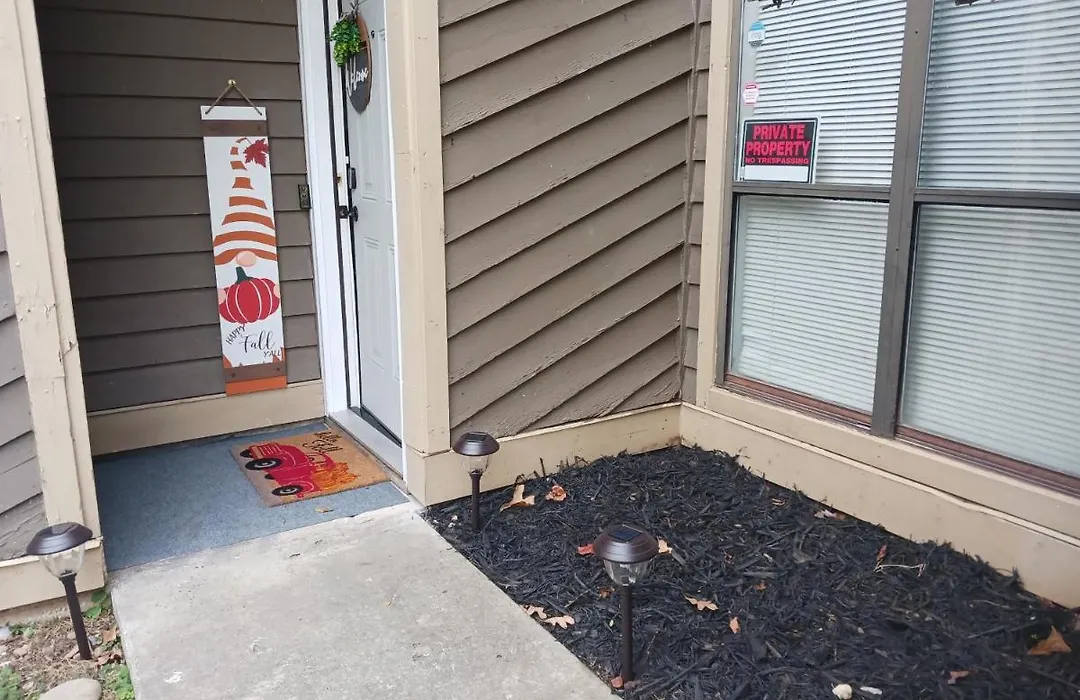 Exhilarating 2 Bedroom Condo-1