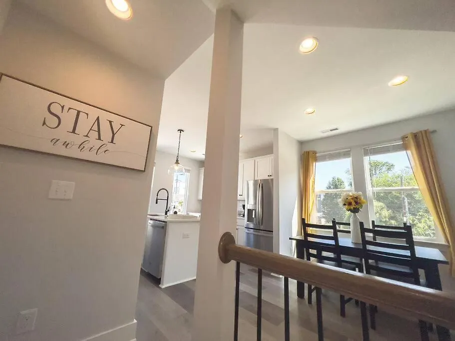 4 Story Queen City Retreat! New! Walk To Downtown!-1