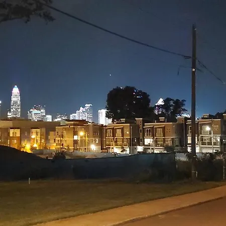 Suite 6, Sleep 3, Walk To Attractions In Uptown-2