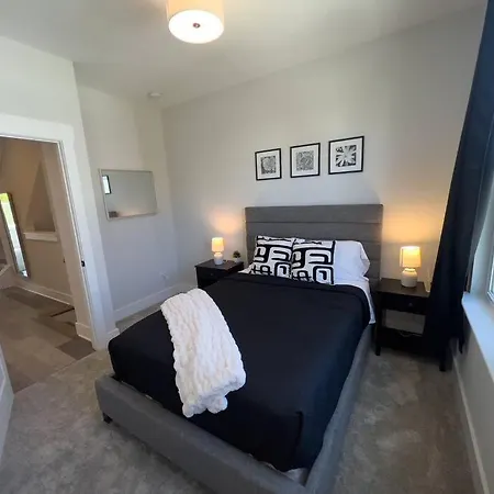 4 Story Queen City Retreat! New! Walk To Downtown!-3
