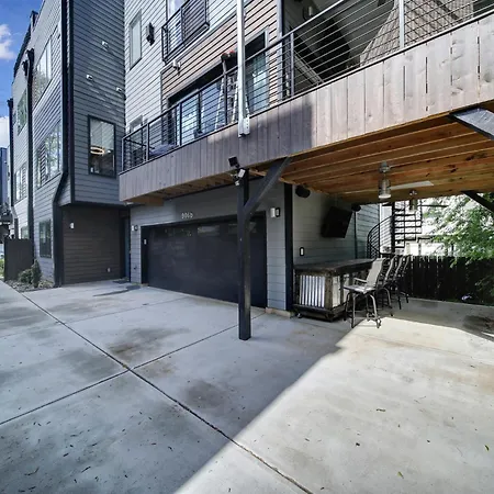 906 Westbrook B City Views Rooftop Hot Tub And Short Walk To Stadium-2