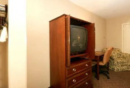 Econo Lodge Inn & Suites Charlotte-2
